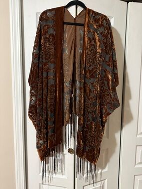 Little Lies Velvet Burnout Kimono in Gold Dust OS